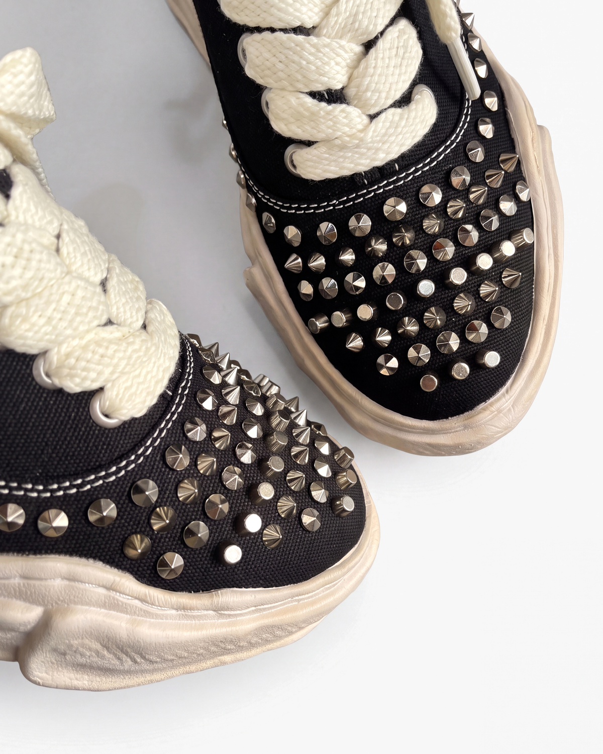 MAZARIN Punk Spike Chunky Sneaker Black - close-up of silver spikes and studs